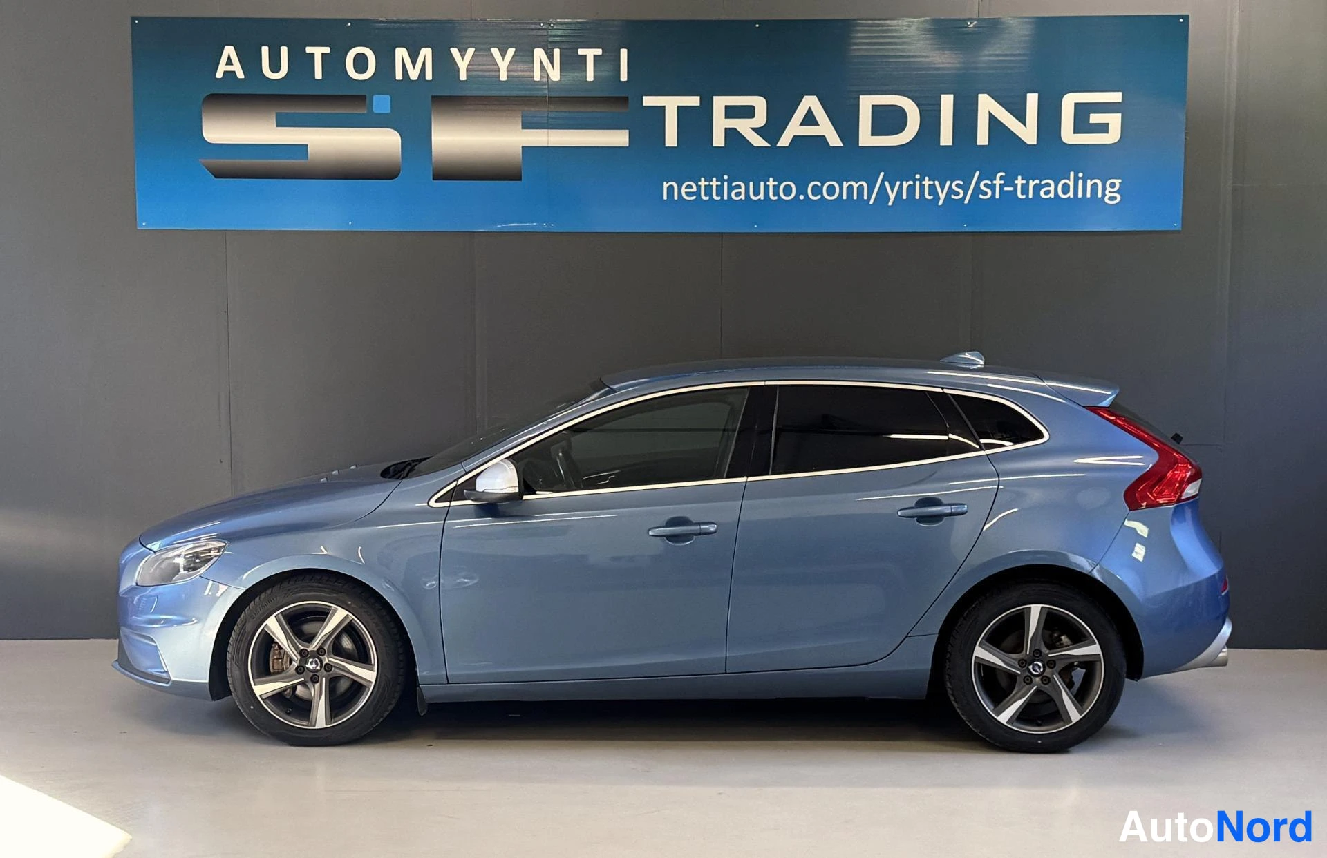 Sininen Volvo V40 2016, kuva 4