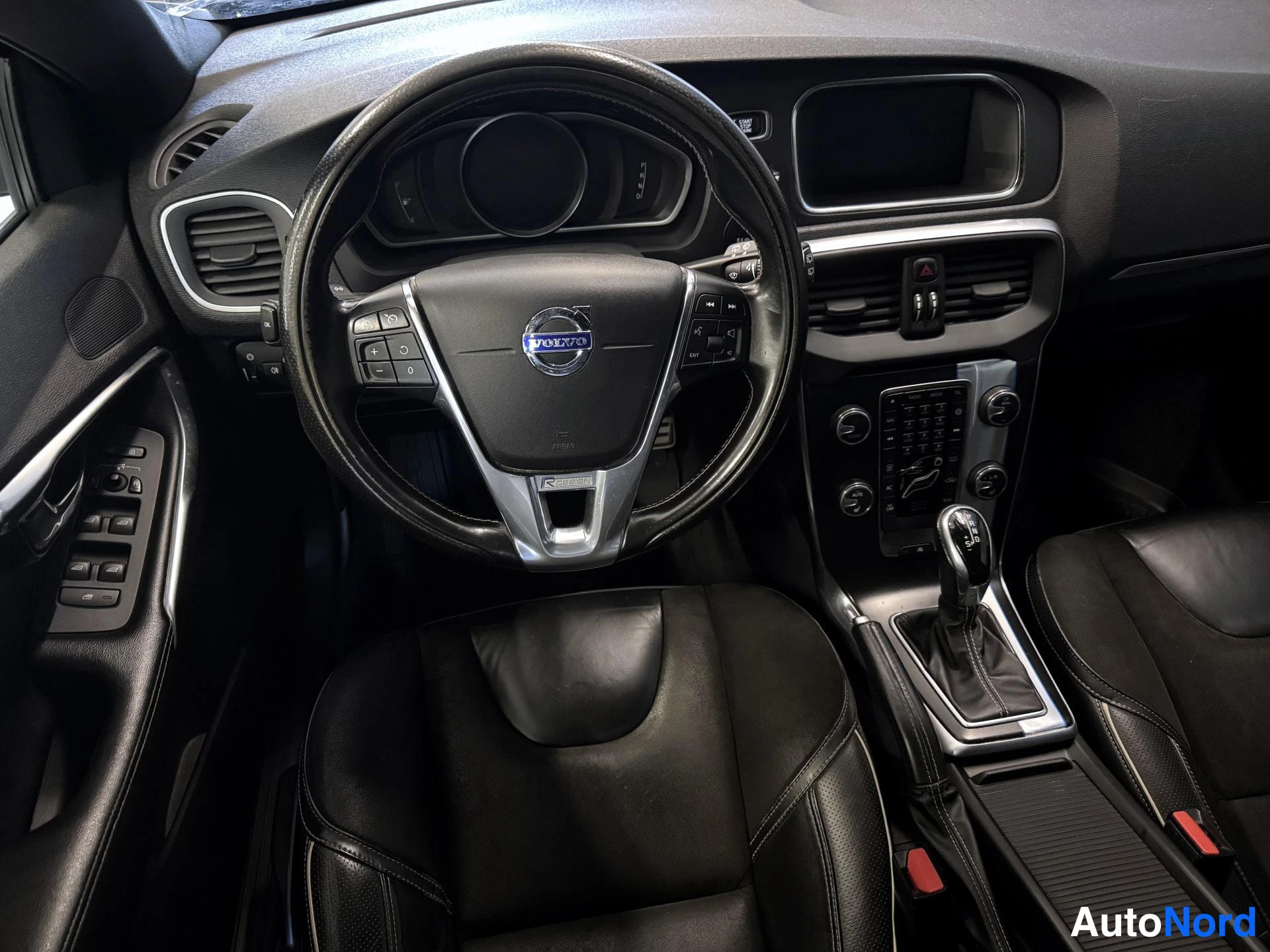 Sininen Volvo V40 2016, kuva 11