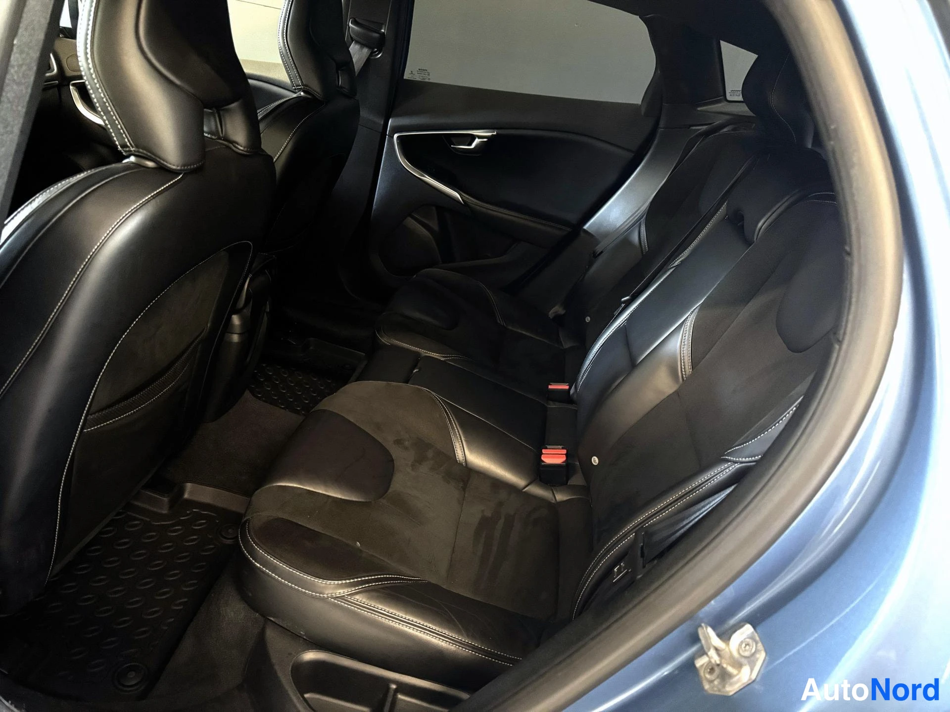 Sininen Volvo V40 2016, kuva 12