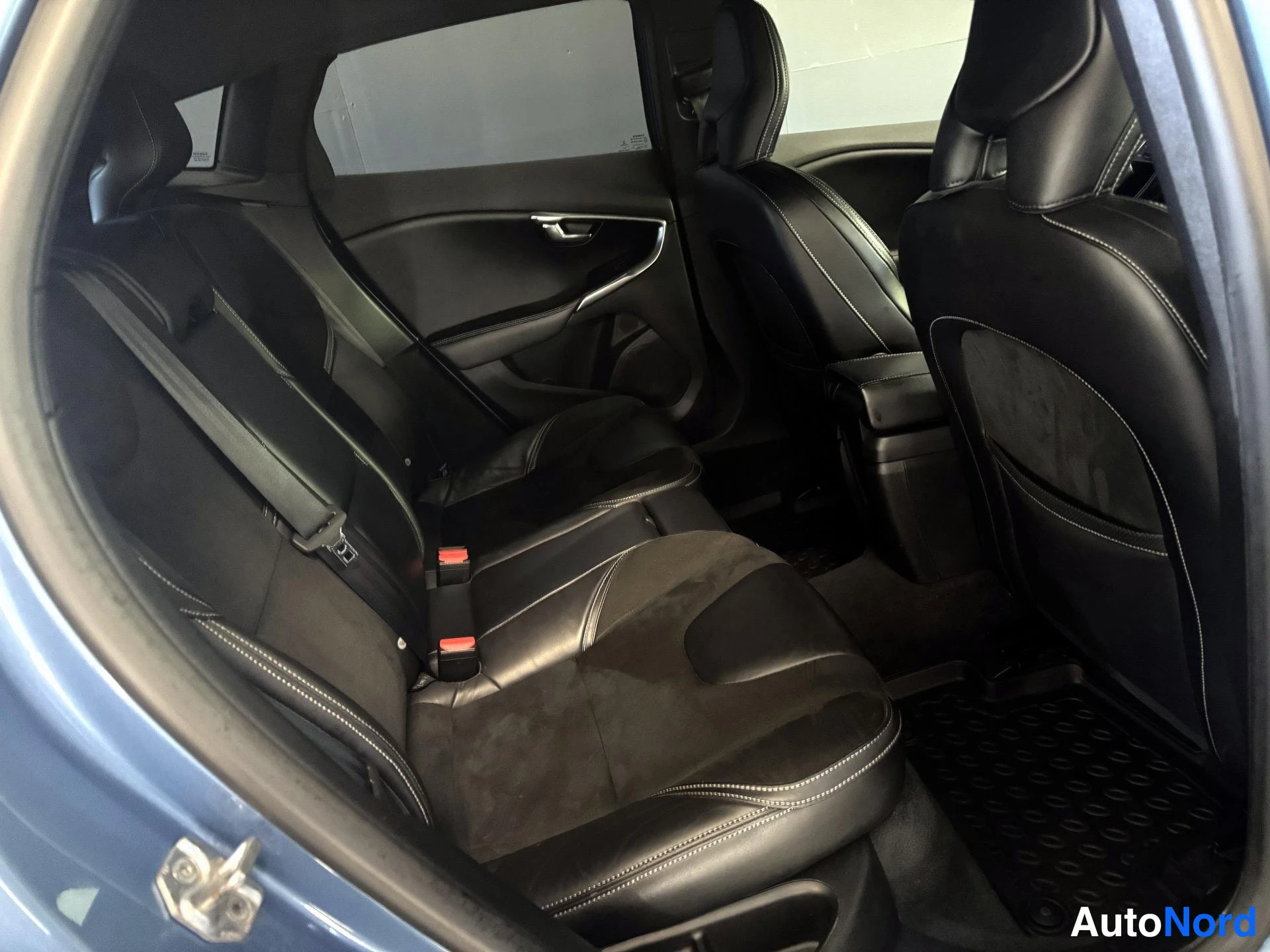 Sininen Volvo V40 2016, kuva 13