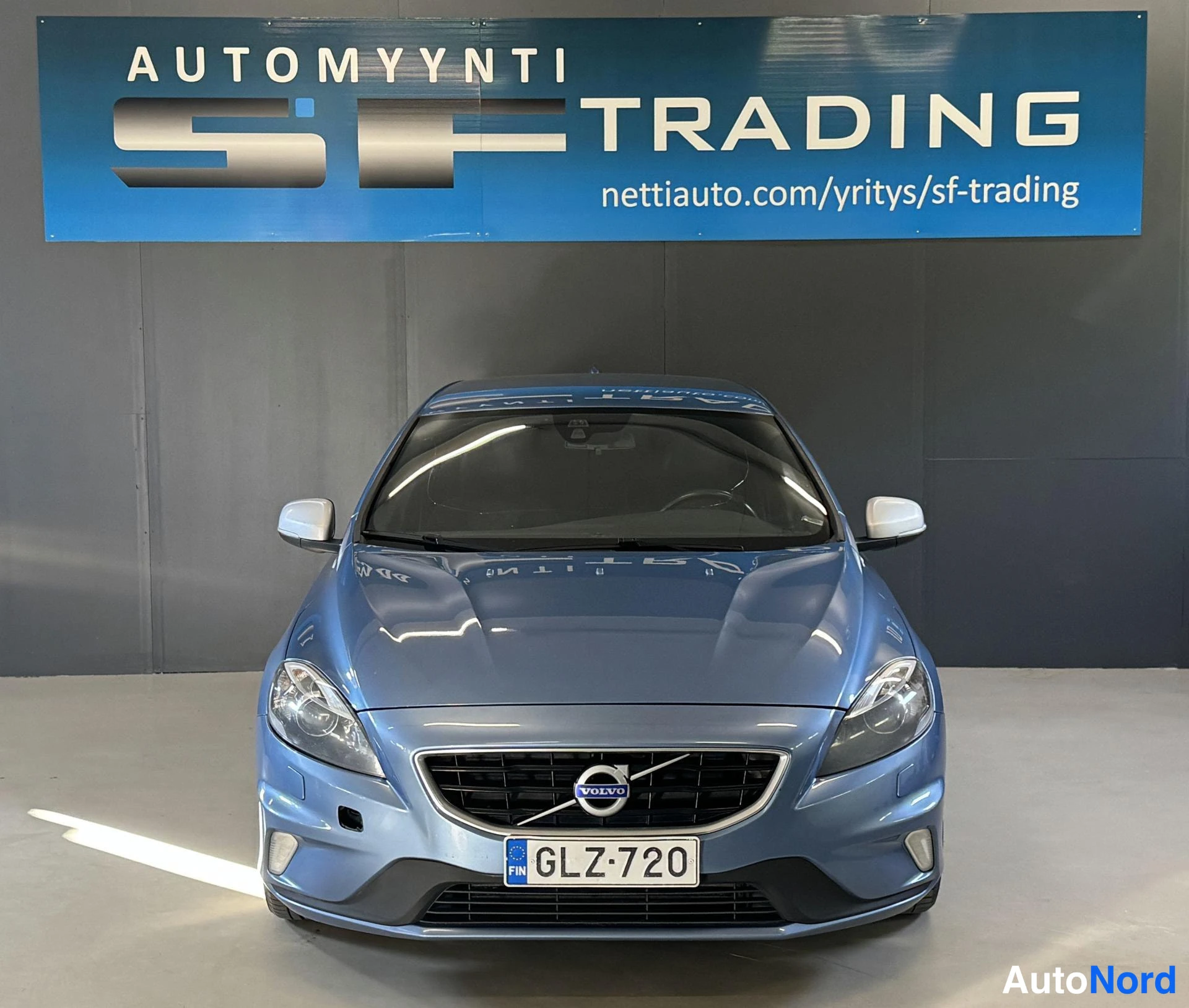 Sininen Volvo V40 2016, kuva 3