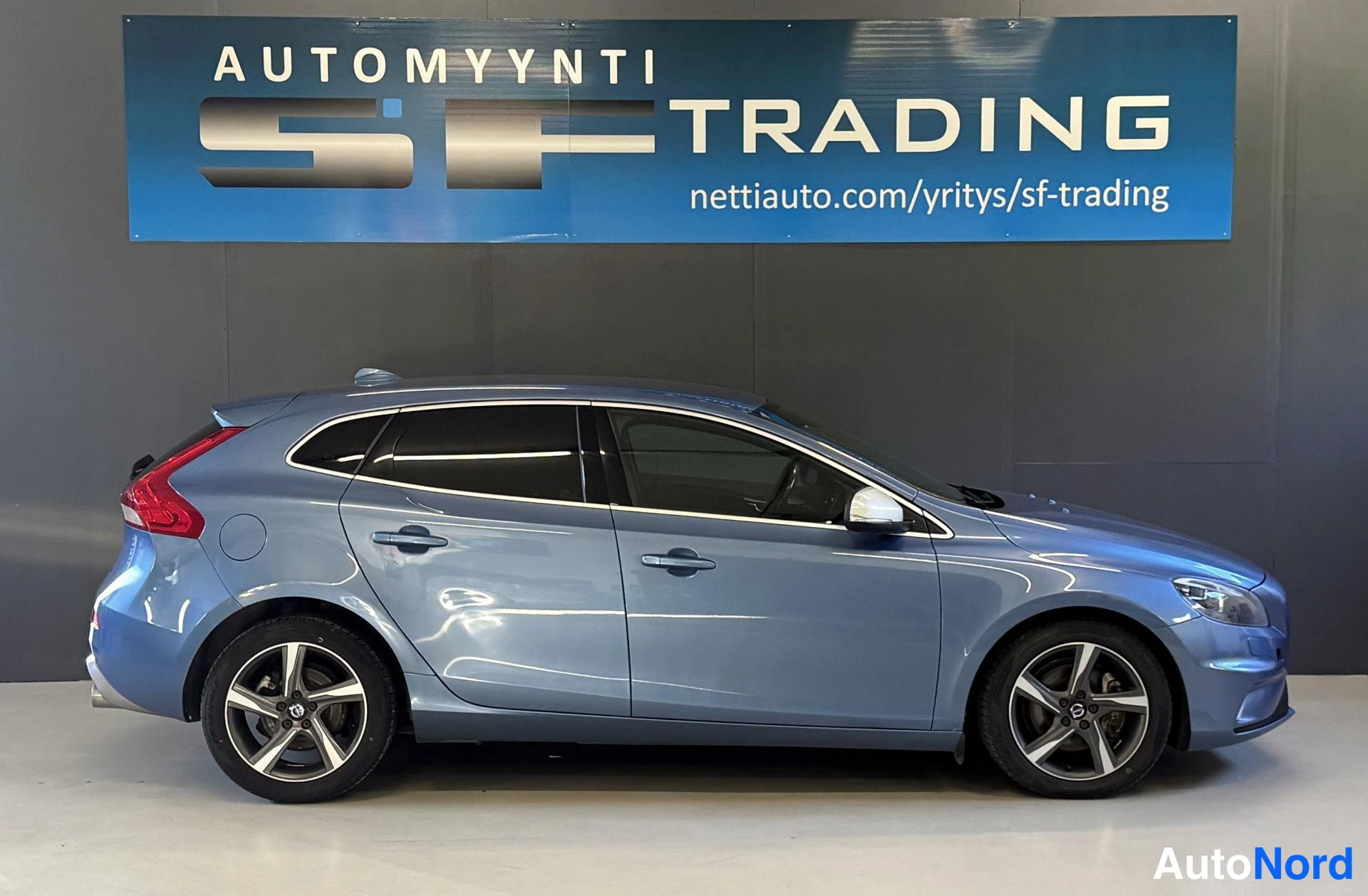 Sininen Volvo V40 2016, kuva 5