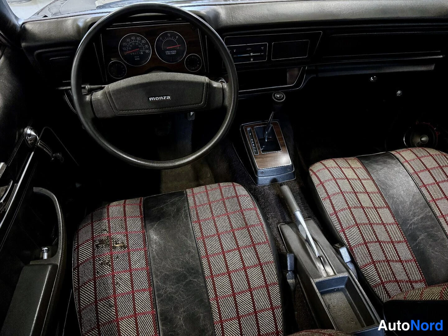 Musta Chevrolet Monza 1977, kuva 9