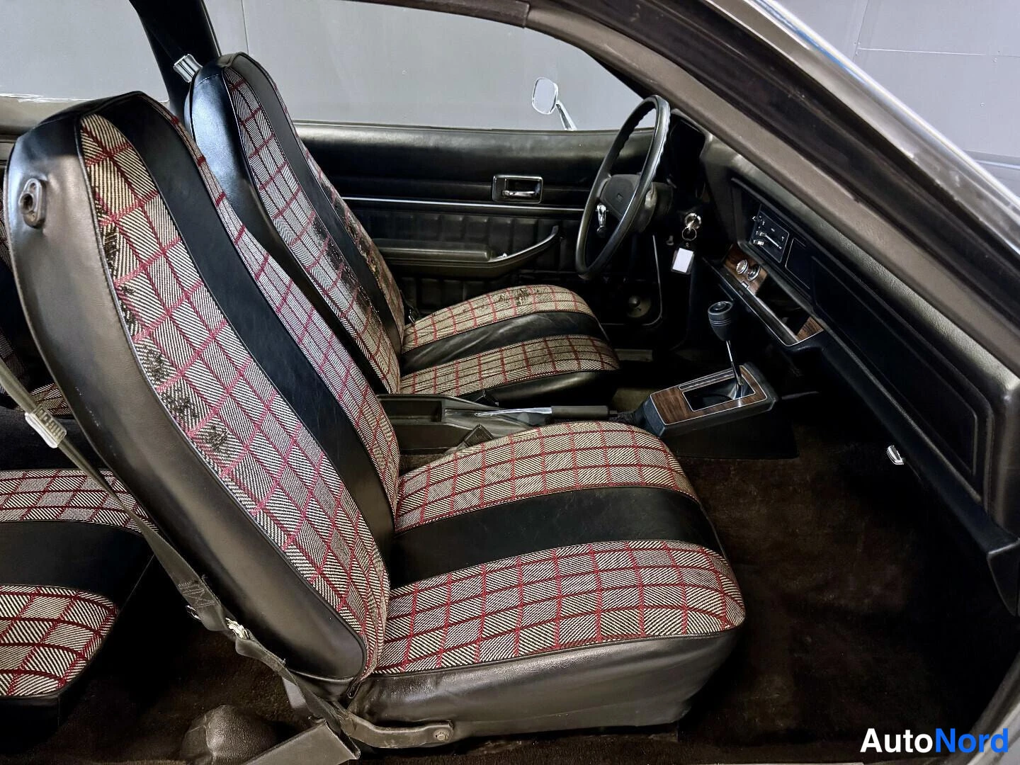 Musta Chevrolet Monza 1977, kuva 11