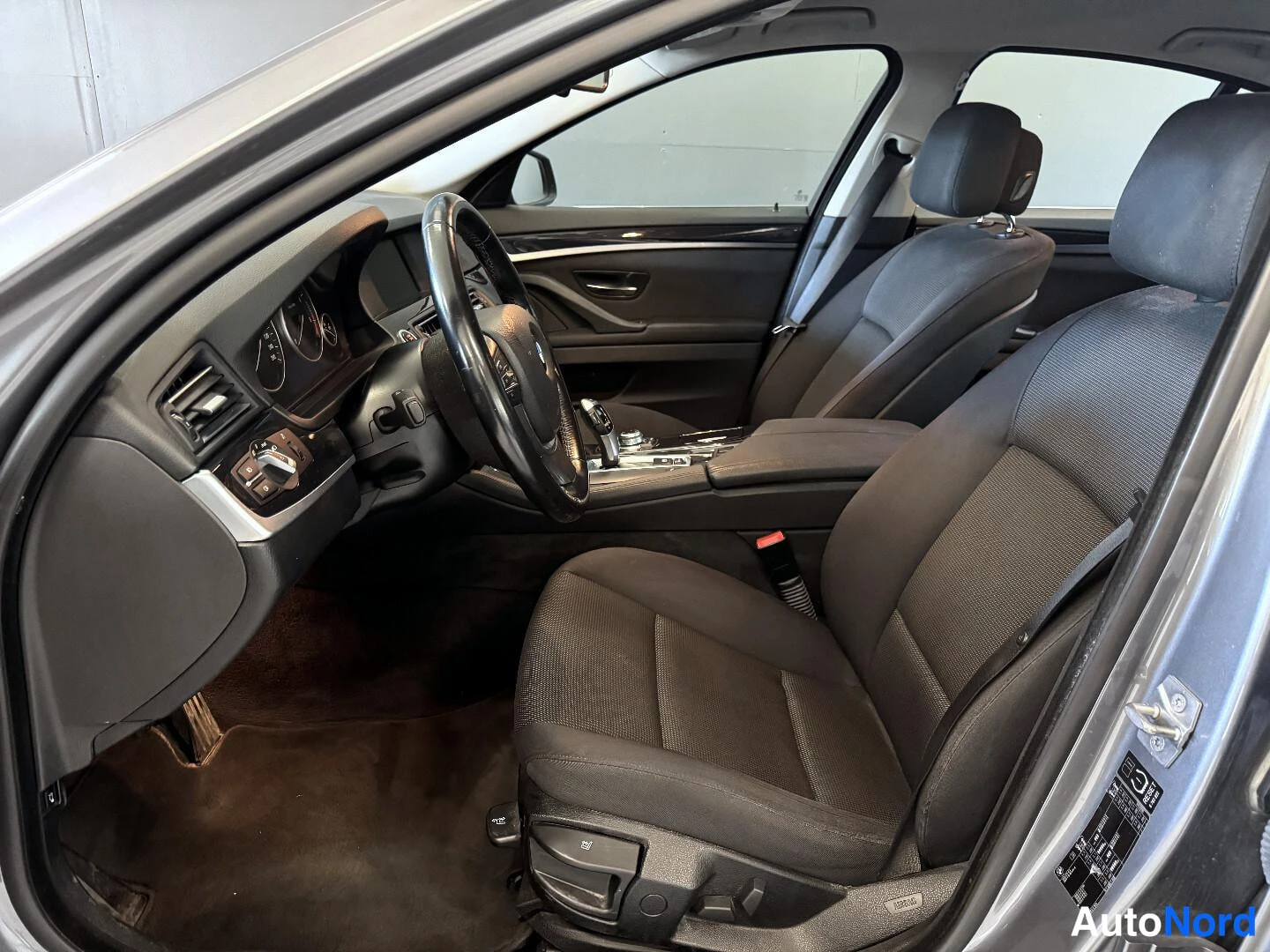 Harmaa BMW 520d 2011, kuva 10