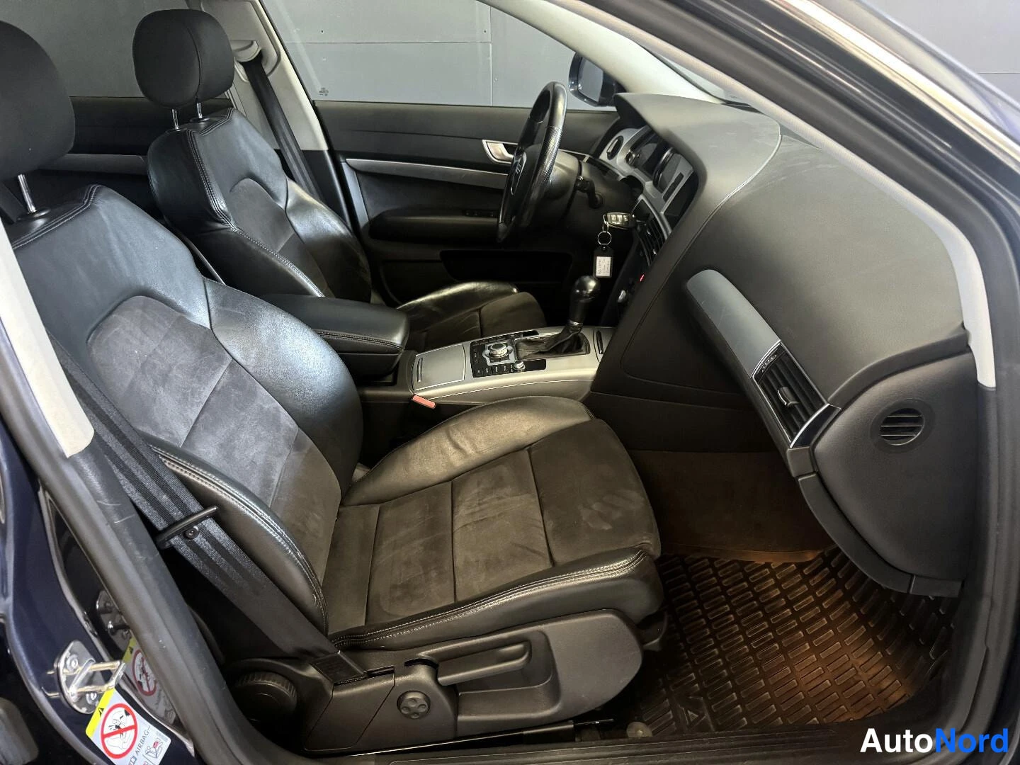 Sininen Audi A6 2011, kuva 11