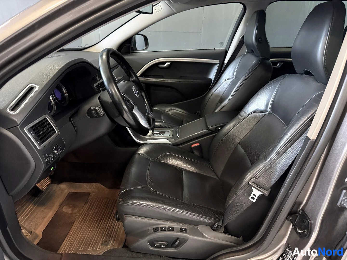 Volvo V70 2011, kuva 11