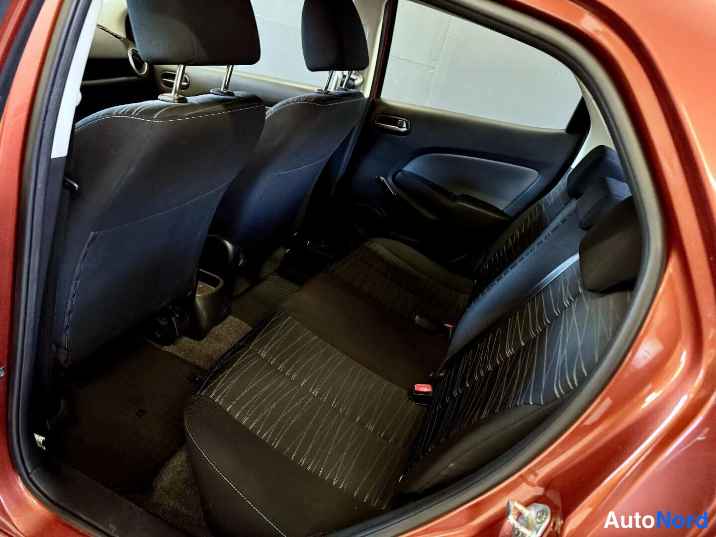 Punainen Mazda 2 2009, kuva 12
