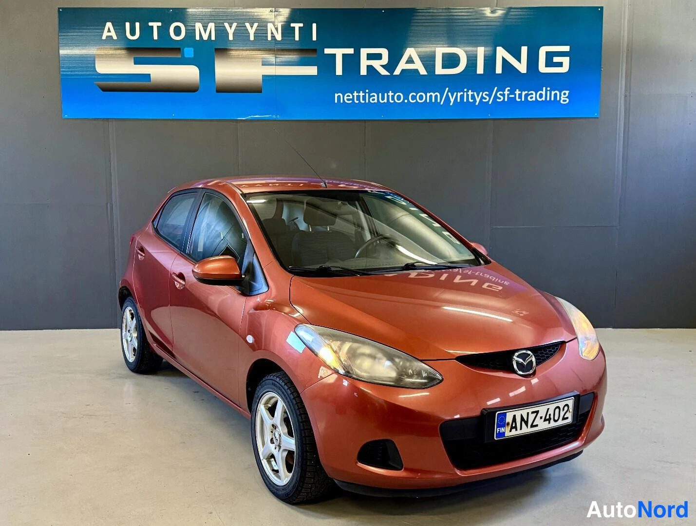 Punainen Mazda 2 2009, kuva 2