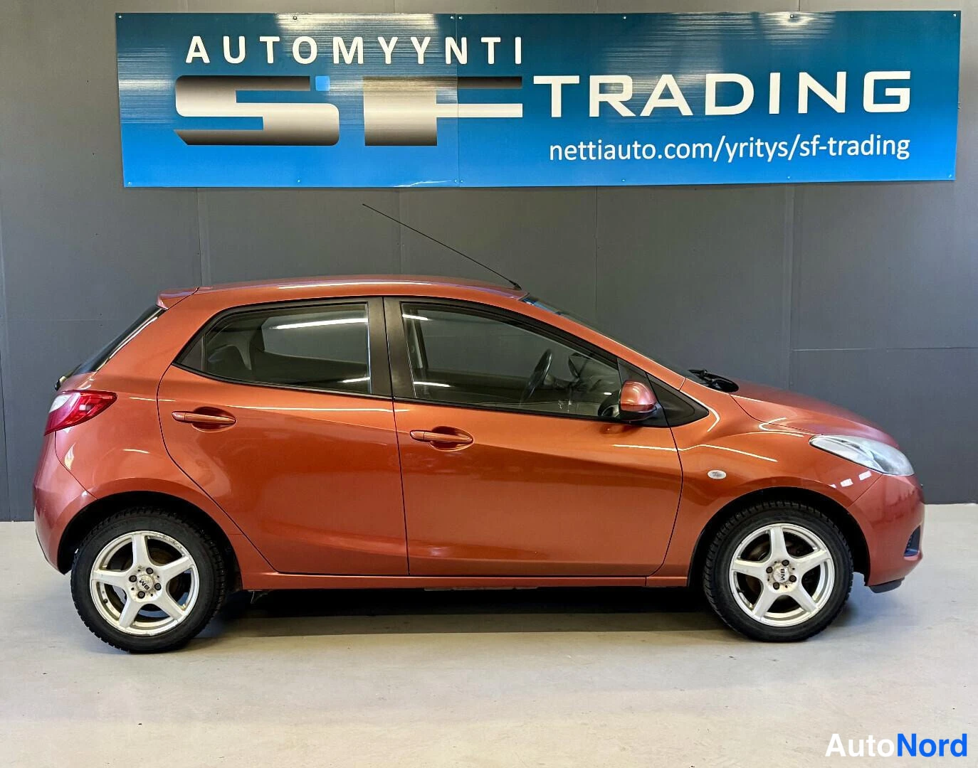 Punainen Mazda 2 2009, kuva 4