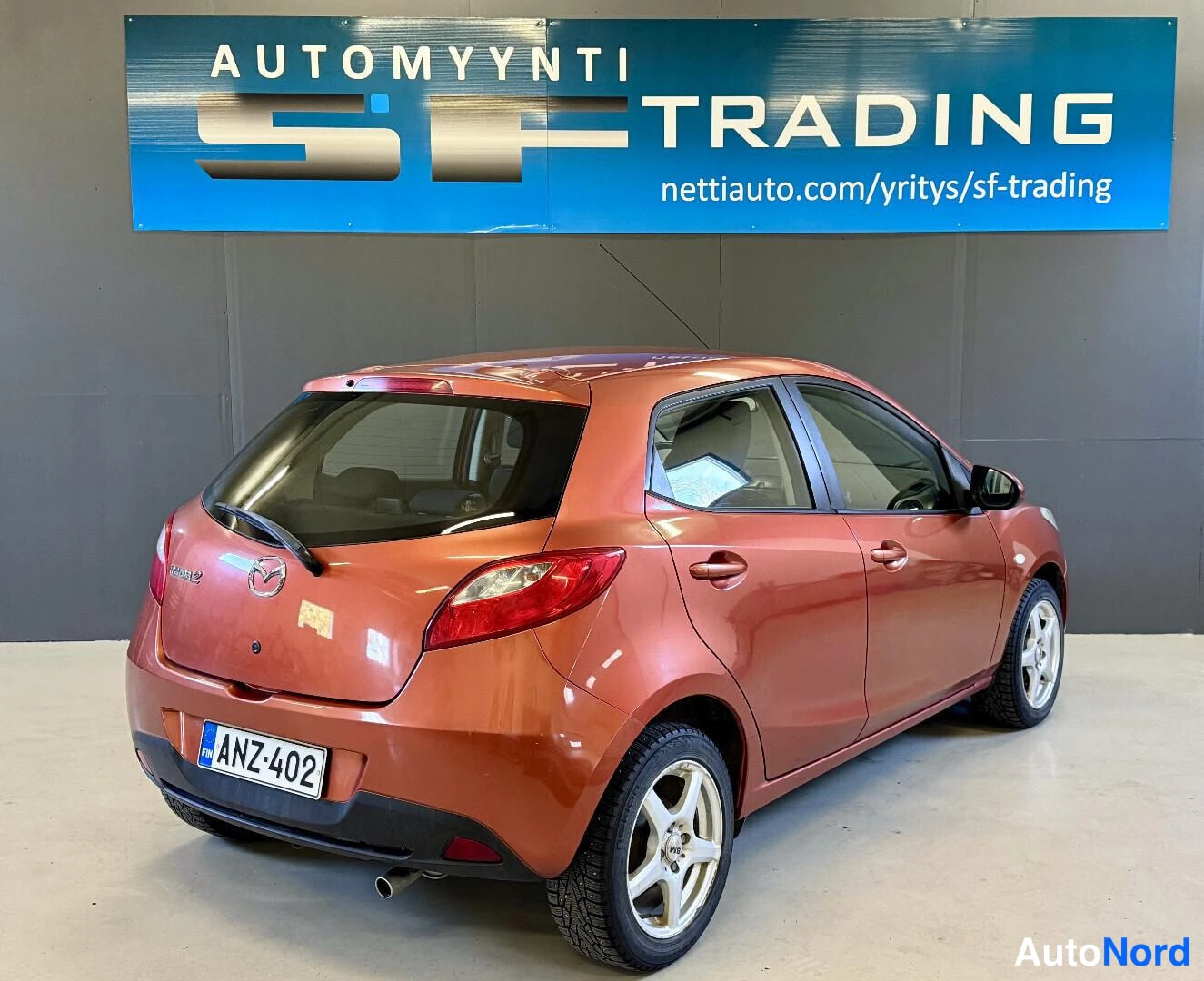 Punainen Mazda 2 2009, kuva 6