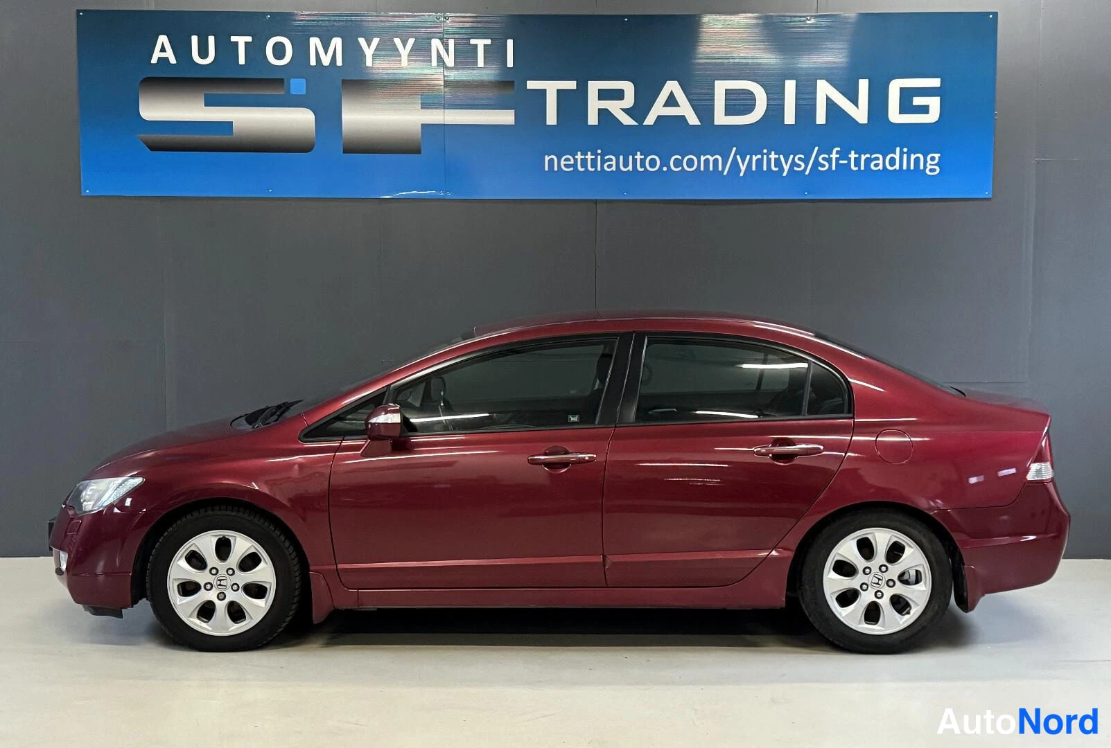 Punainen Honda Civic 2010, kuva 5