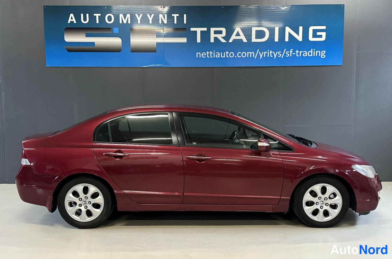 Punainen Honda Civic 2010, kuva 3