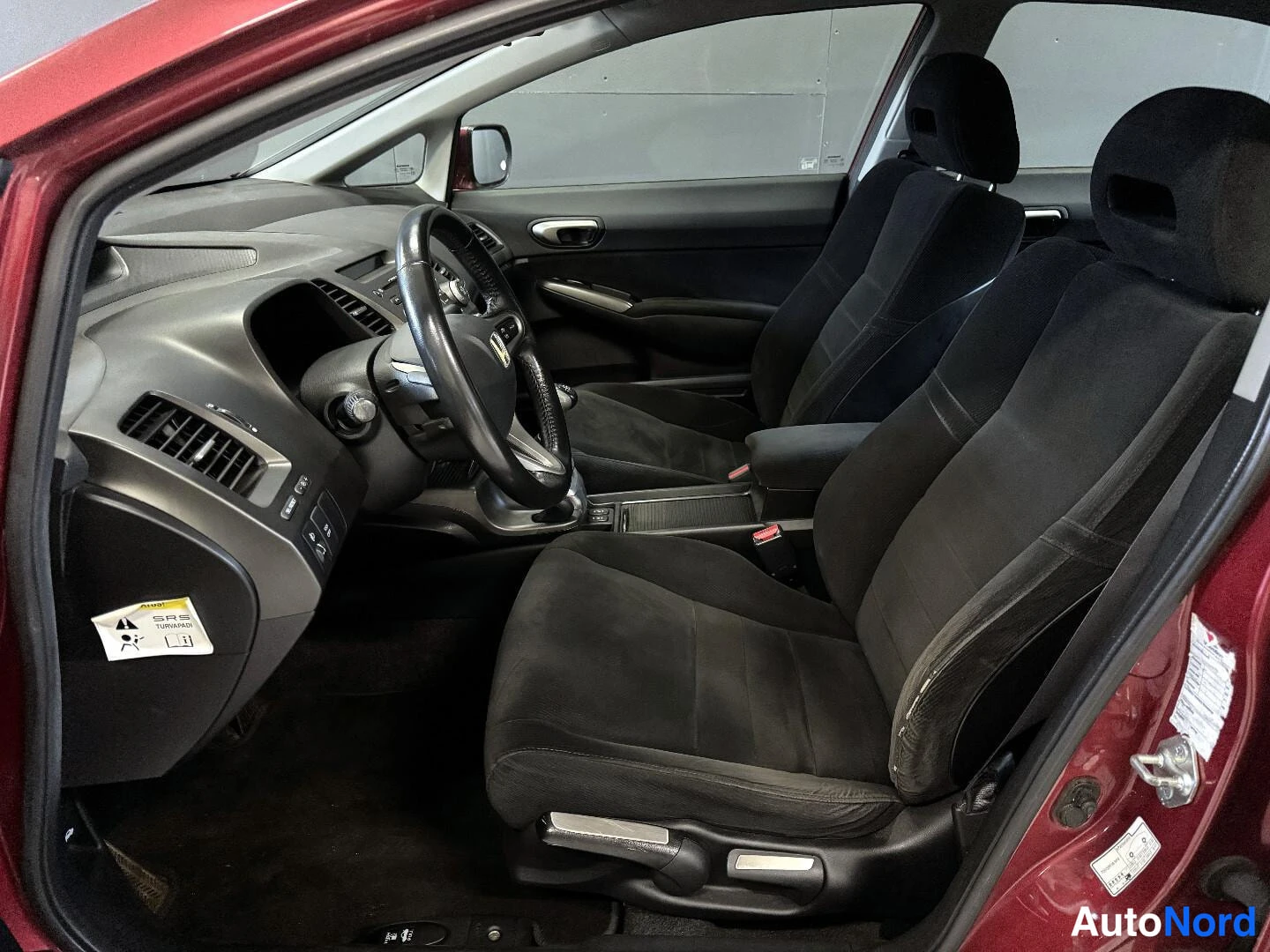 Punainen Honda Civic 2010, kuva 9