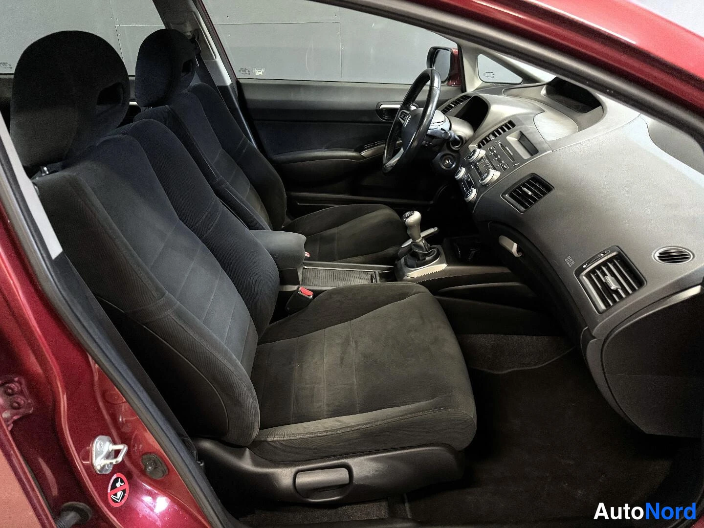 Punainen Honda Civic 2010, kuva 10