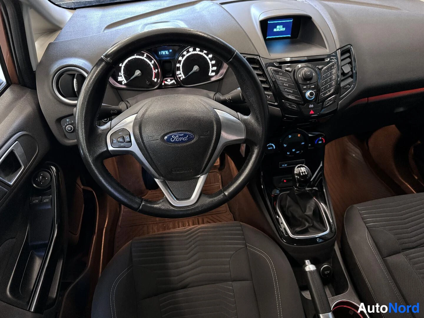 Ruskea Ford Fiesta 2013, kuva 12