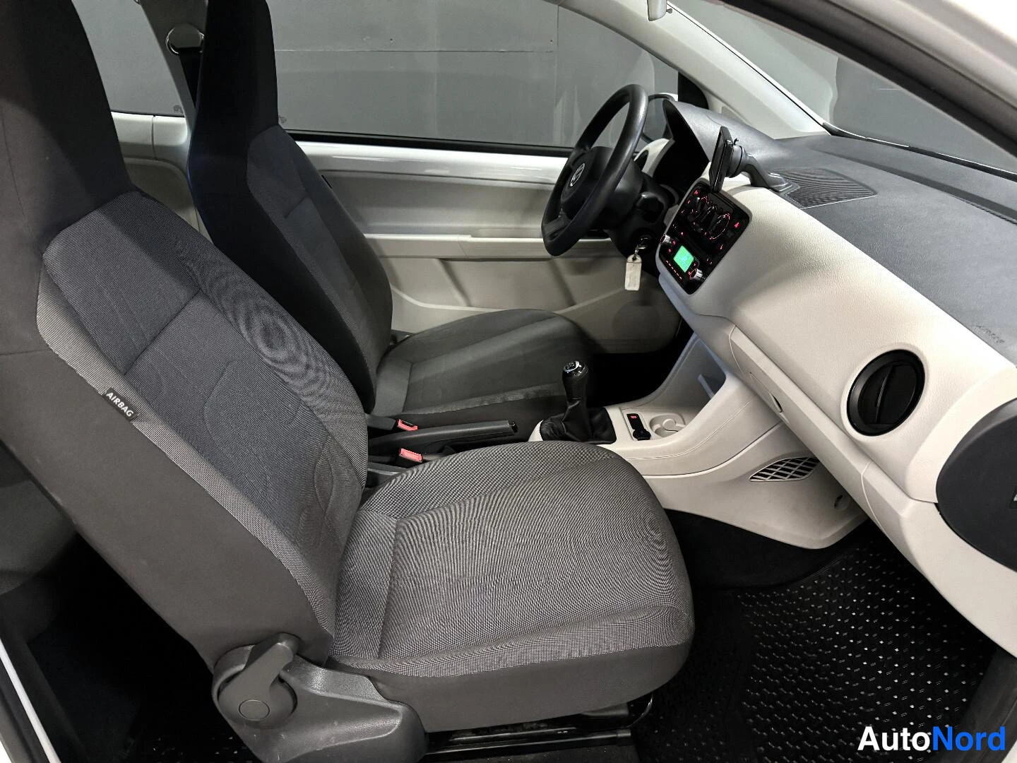 Valkoinen Volkswagen Up 2012, kuva 9