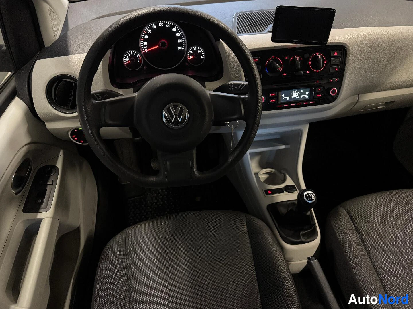 Valkoinen Volkswagen Up 2012, kuva 8