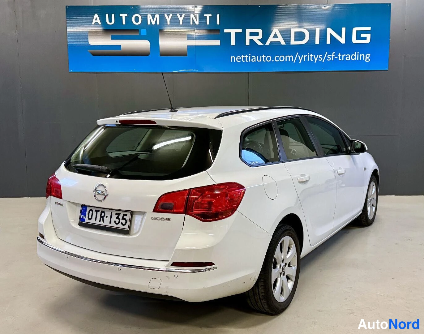 Valkoinen Opel Astra 2013, kuva 7