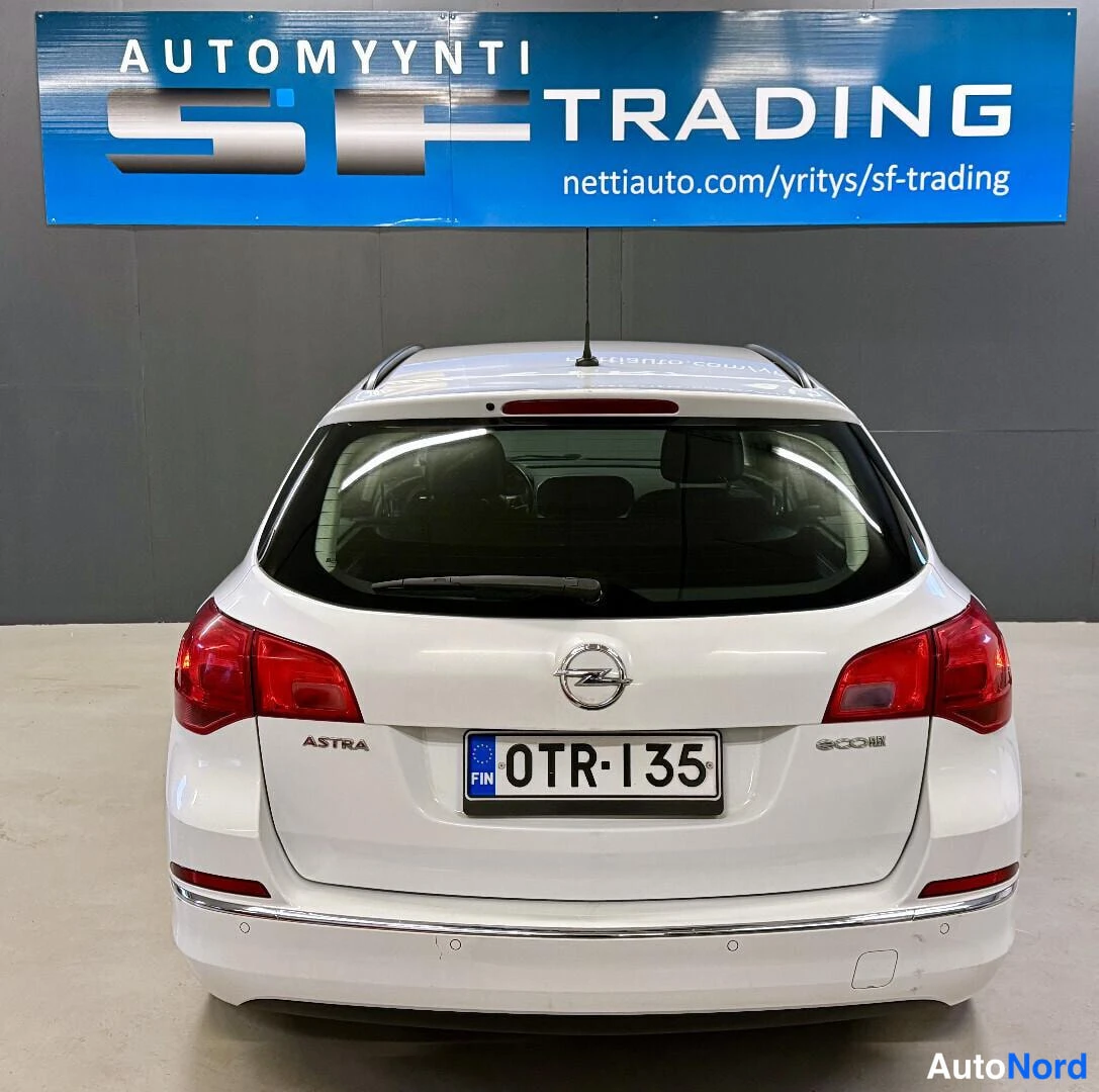 Valkoinen Opel Astra 2013, kuva 8
