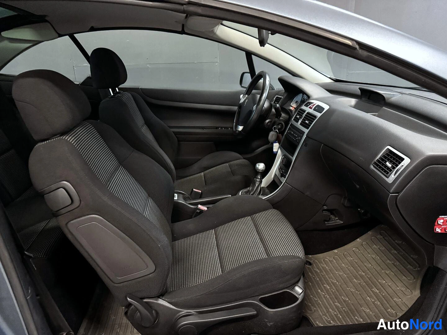 Harmaa Peugeot 307 2005, ohjaamo, kuva 17