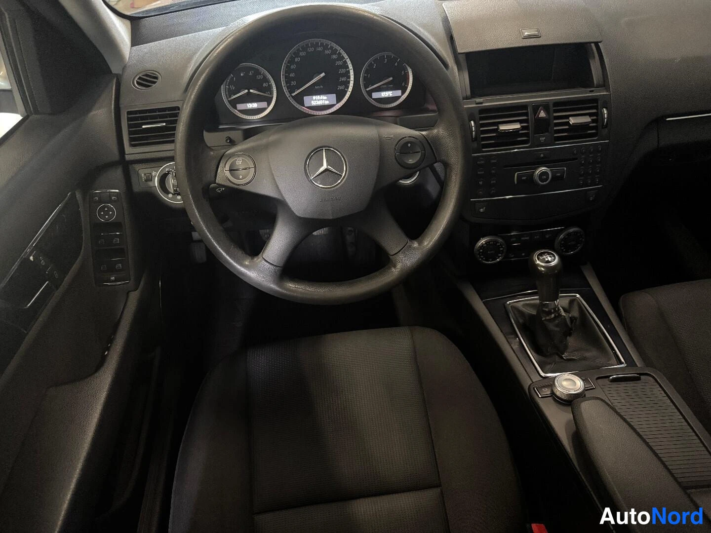 Mercedes-Benz C 2008, ohjaamo, kuva 11