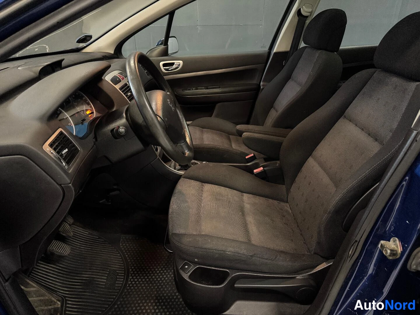 Sininen Peugeot 307 2004, etuistuimet, kuva 11