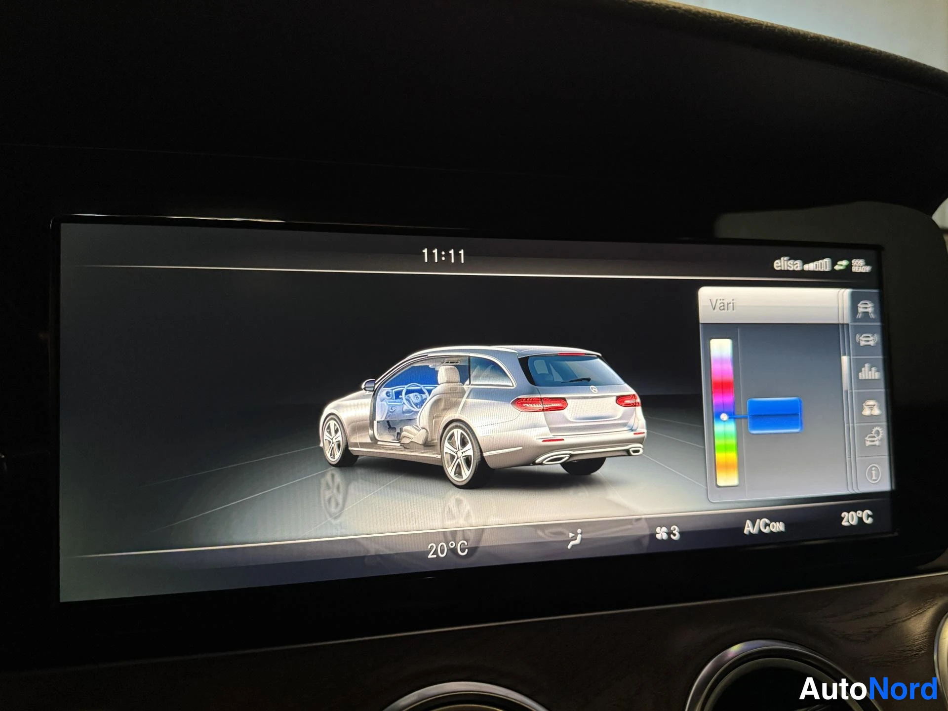 Valkoinen Mercedes-Benz E 2017, yksityiskohta, kuva 15