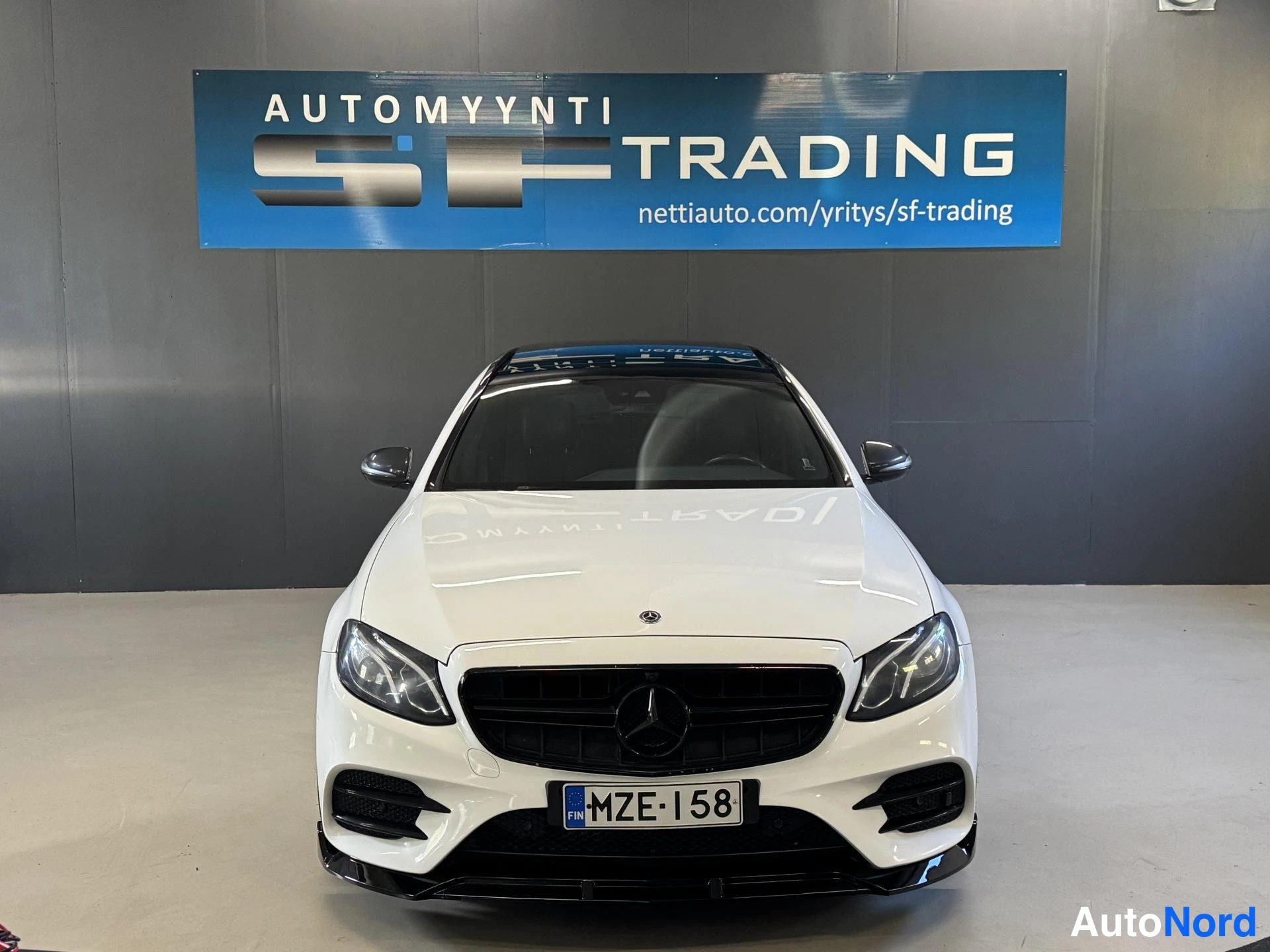 Valkoinen Mercedes-Benz E 2017, kuva 4