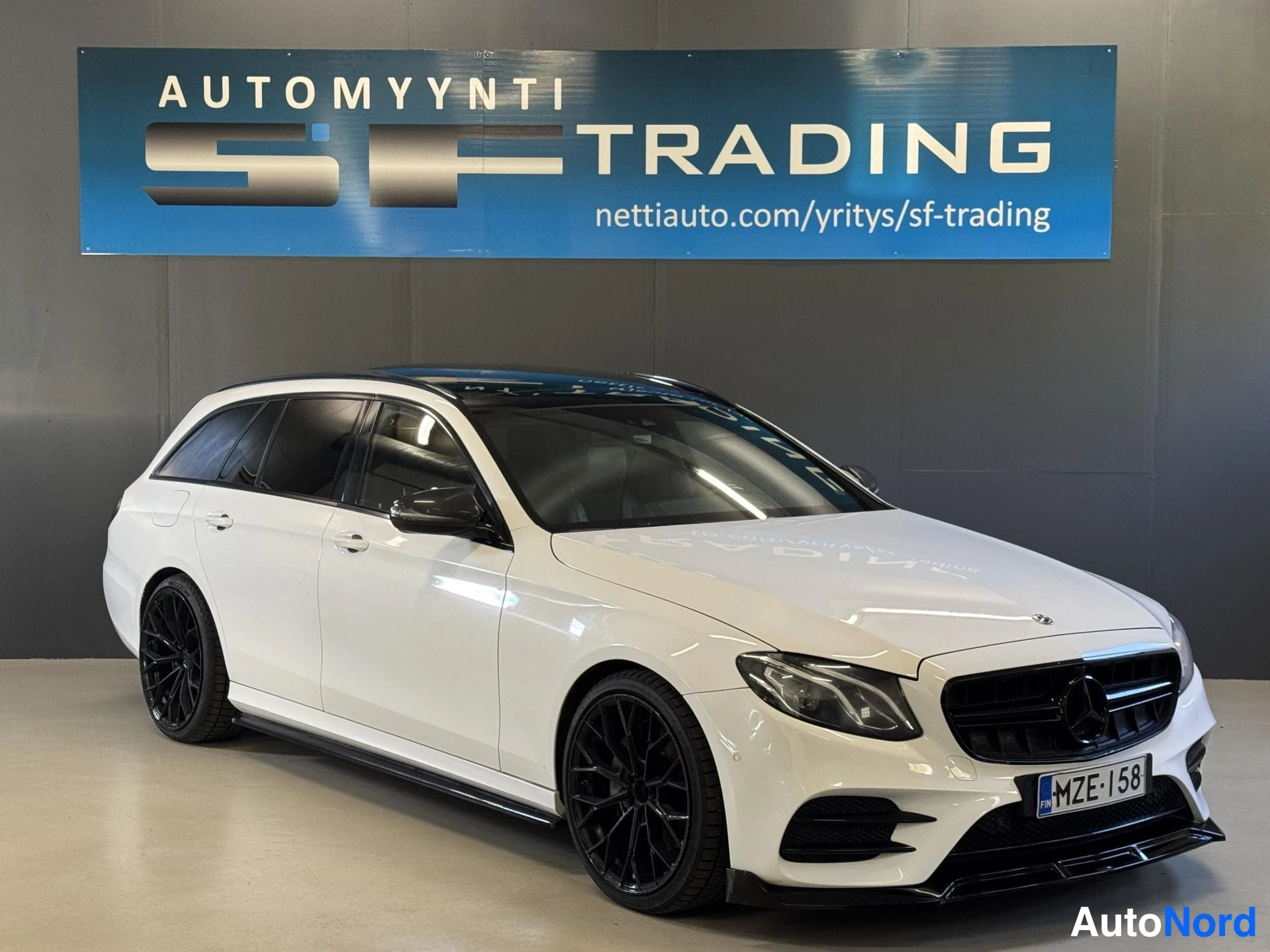 Valkoinen Mercedes-Benz E 2017, etuviisto, keula oikealle, kuva 3