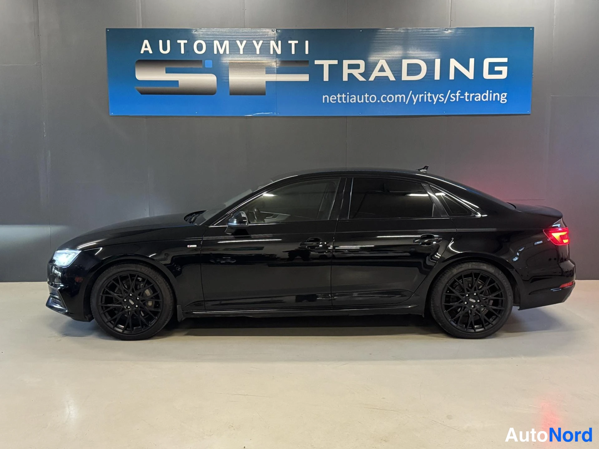 Musta Audi A4 2017, kuva 2