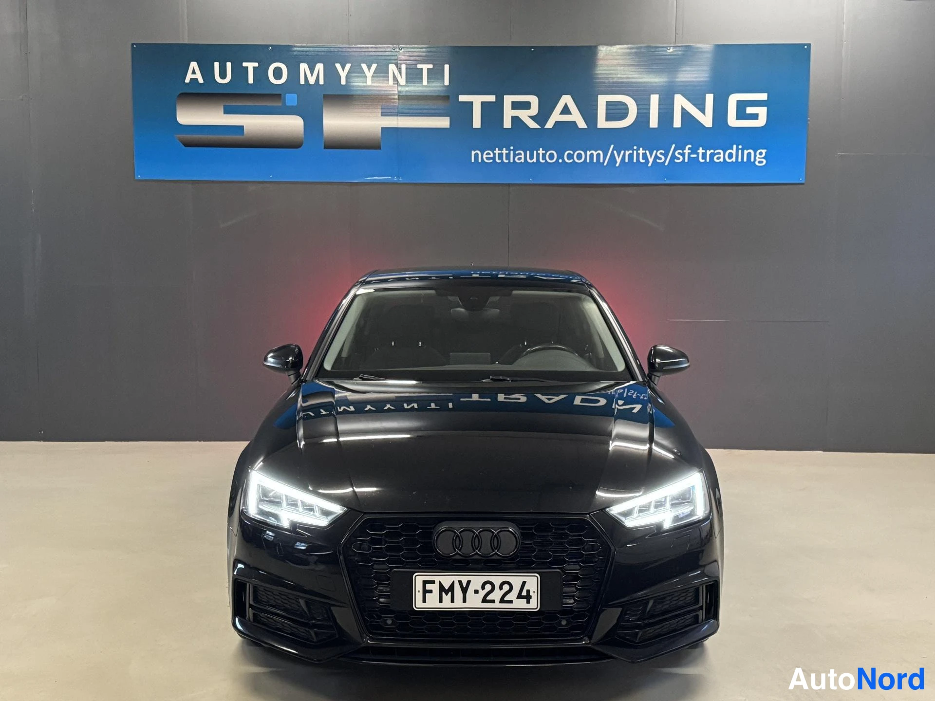 Musta Audi A4 2017, edestä, kuva 4