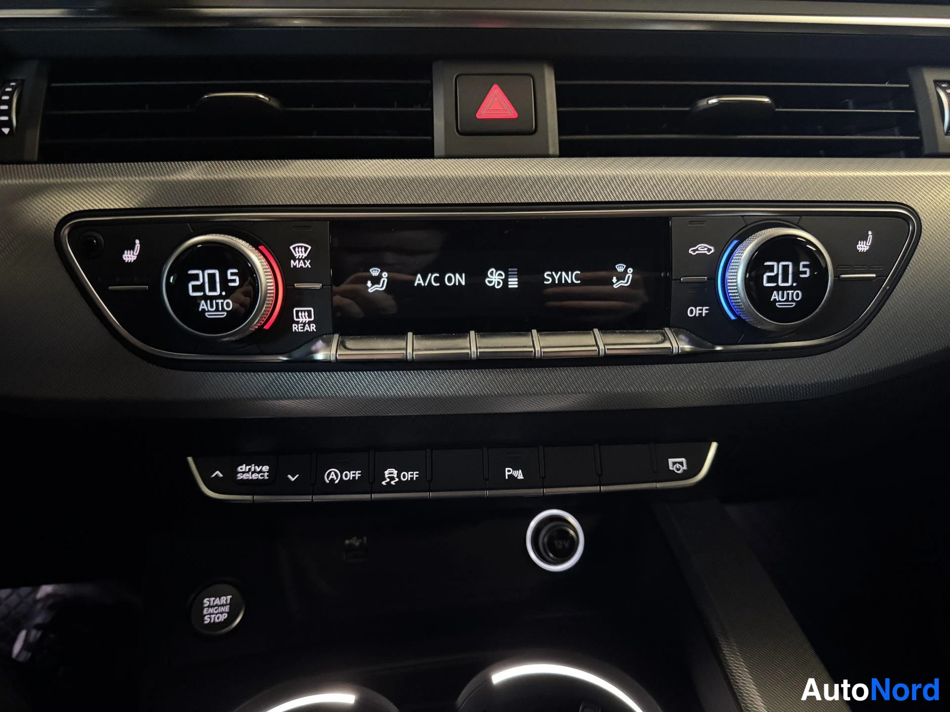 Musta Audi A4 2017, yksityiskohta, kuva 16