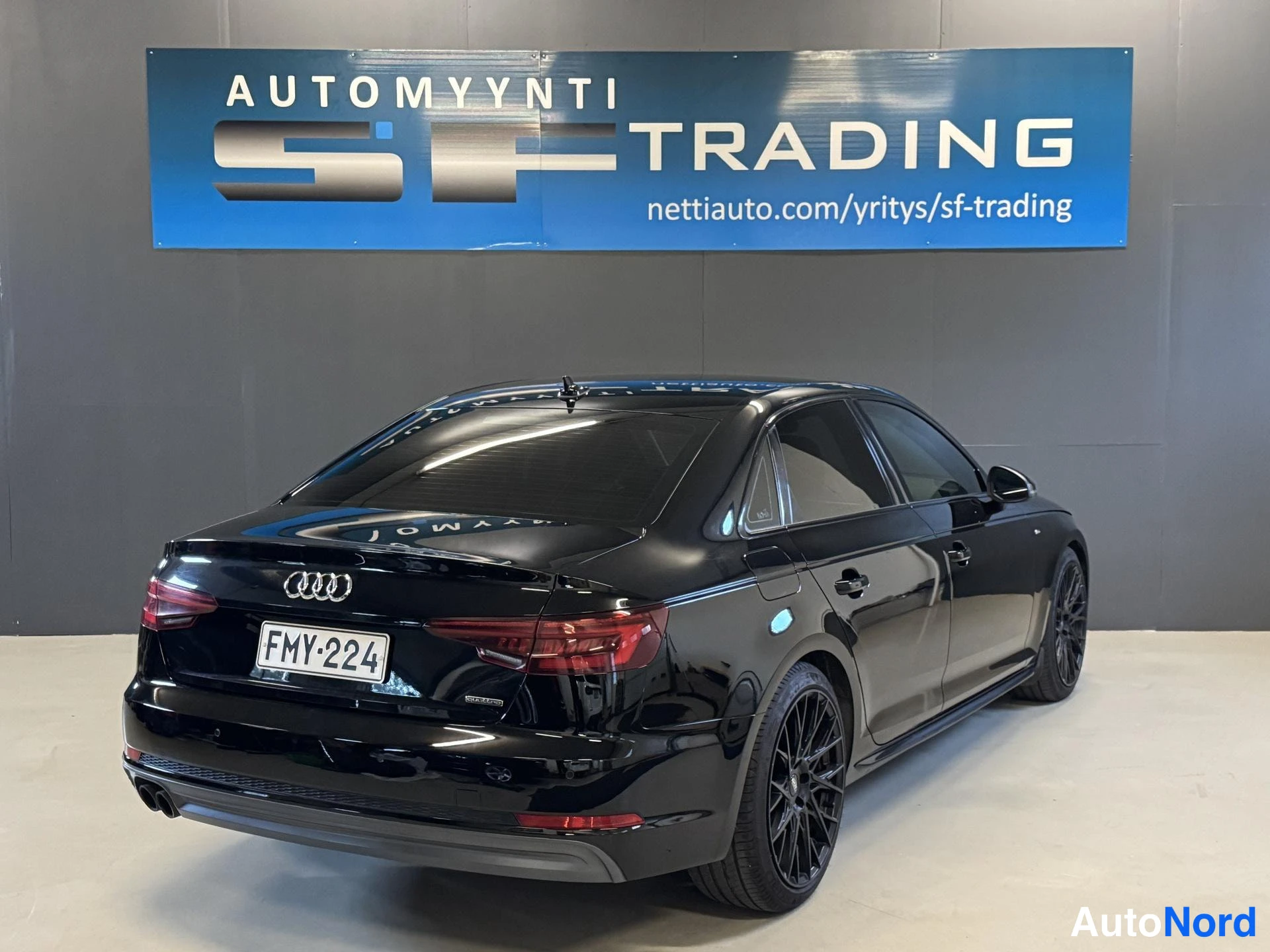 Musta Audi A4 2017, takaviisto, kuva 8