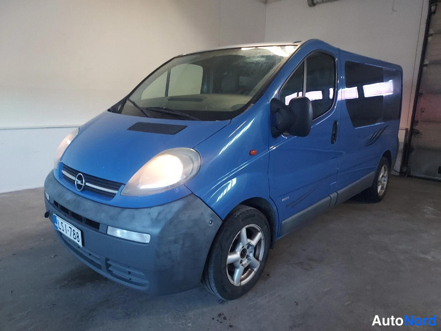 Opel Vivaro 1.9 DI 2900 Puolipitkä - Matala 2006