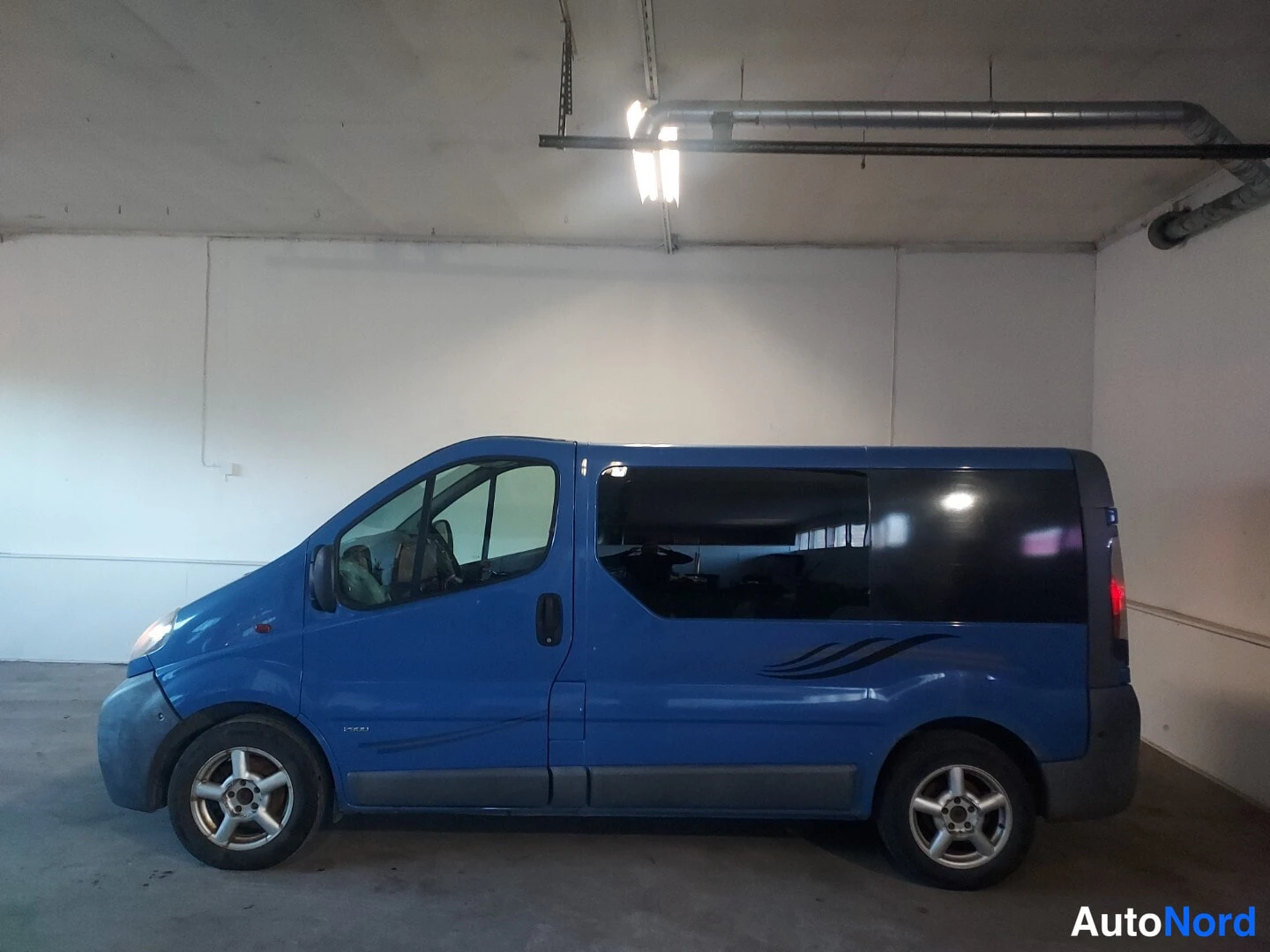 Blue Opel Vivaro 2006, side, photo 4