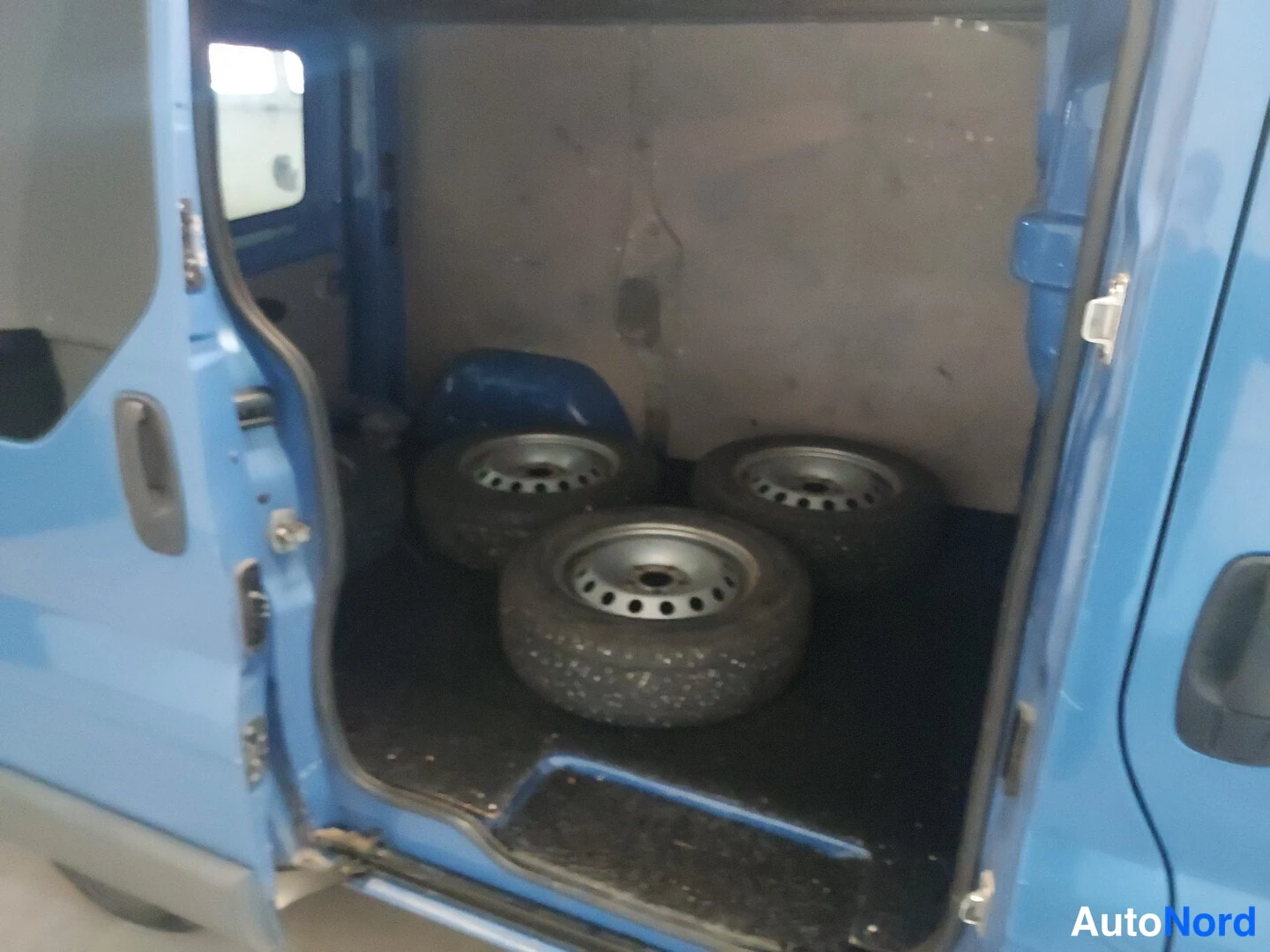 Blue Opel Vivaro 2006, boot, photo 10