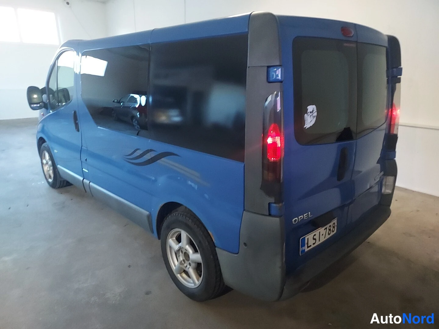 Blue Opel Vivaro 2006, rear three-quarter, photo 5