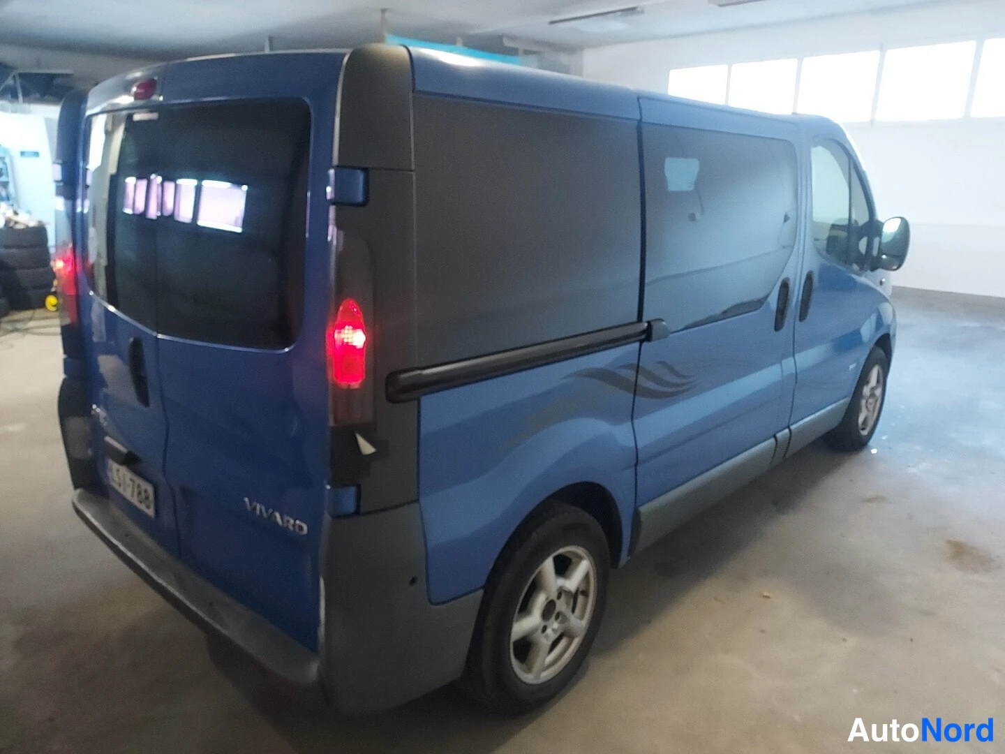 Blue Opel Vivaro 2006, rear three-quarter, photo 6