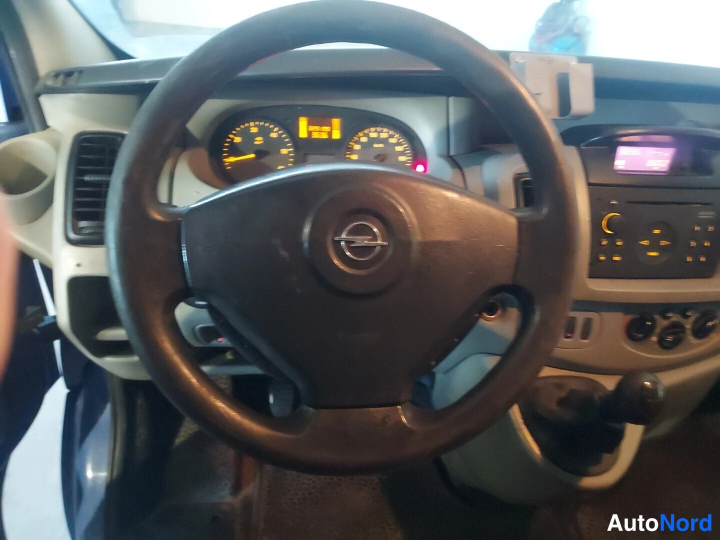 Blue Opel Vivaro 2006, cockpit, photo 7