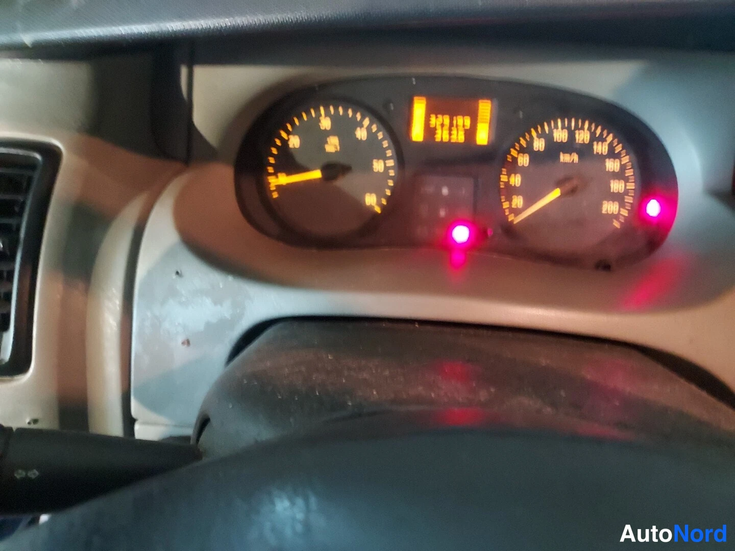 Blue Opel Vivaro 2006, detail, photo 12