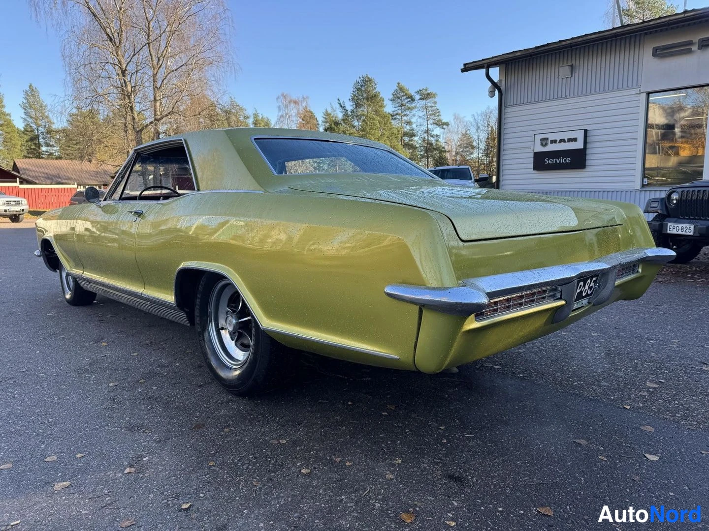 Vihreä Buick Riviera 1965, takaviisto, kuva 6
