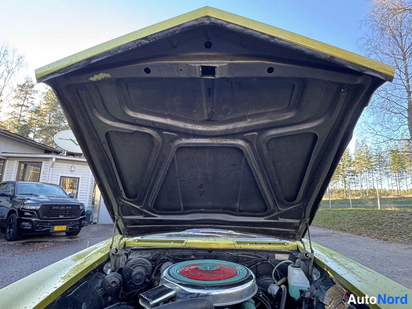 Vihreä Buick Riviera 1965, moottoritila, kuva 20