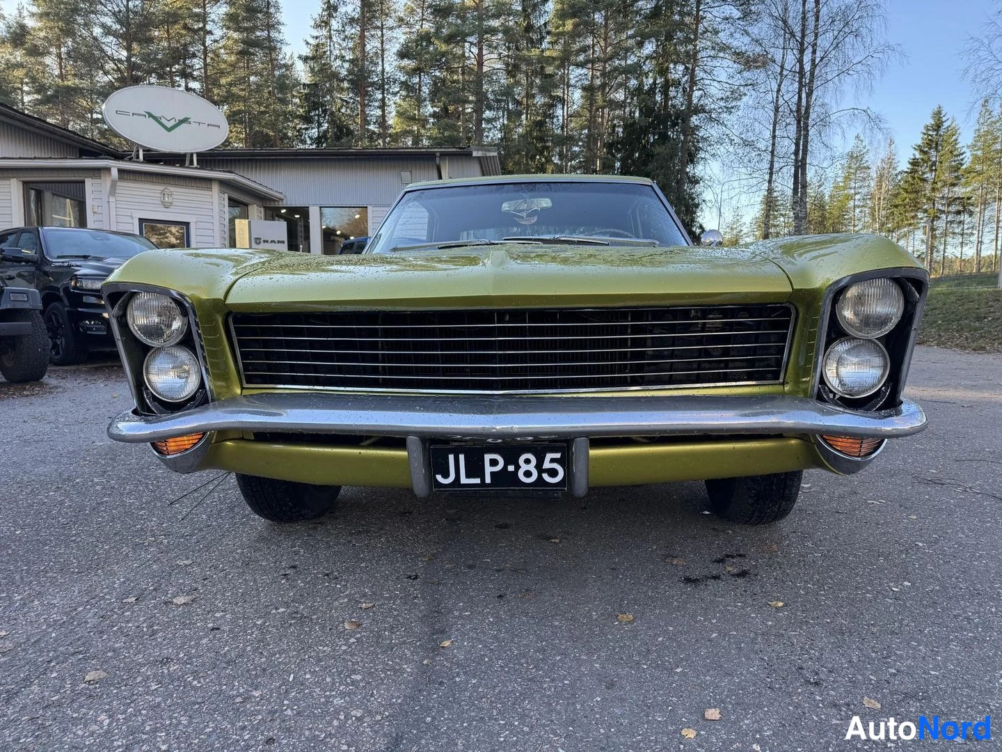 Vihreä Buick Riviera 1965, edestä, kuva 3