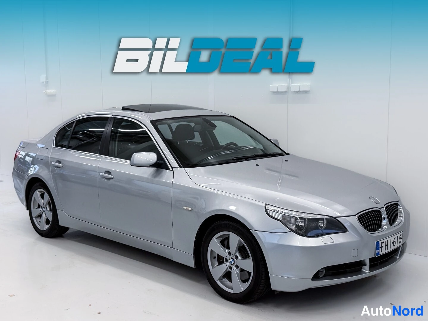 Hopea BMW 525i xDrive 2006, etuviisto, keula oikealle, kuva 2