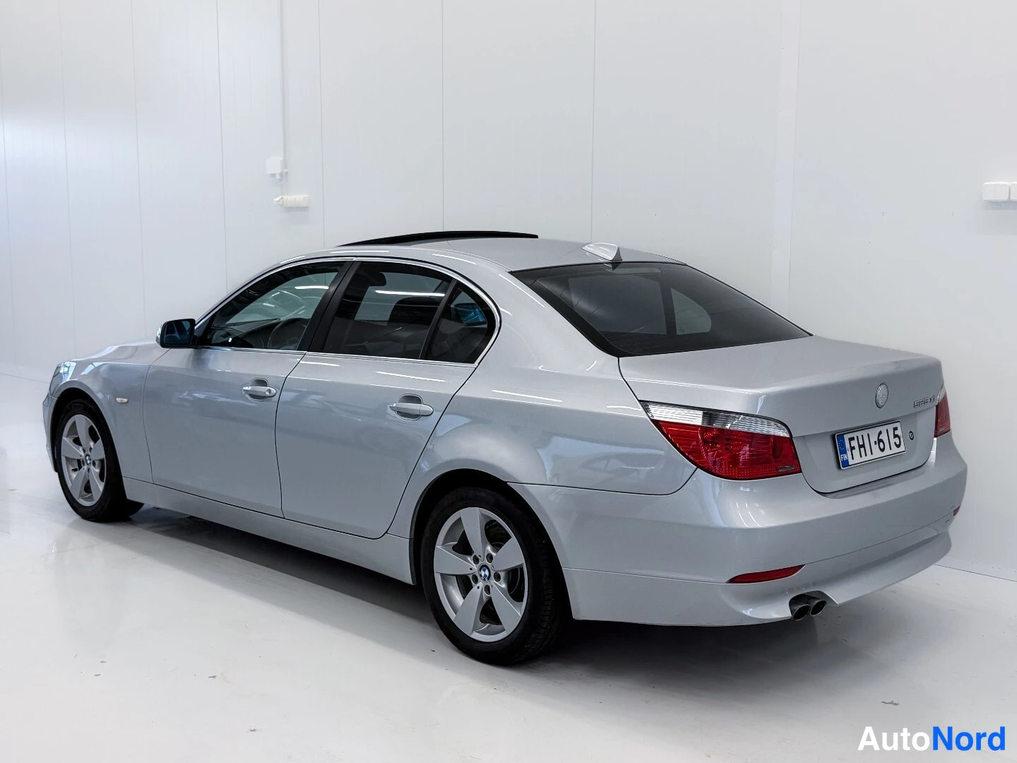Hopea BMW 525i xDrive 2006, takaviisto, kuva 5
