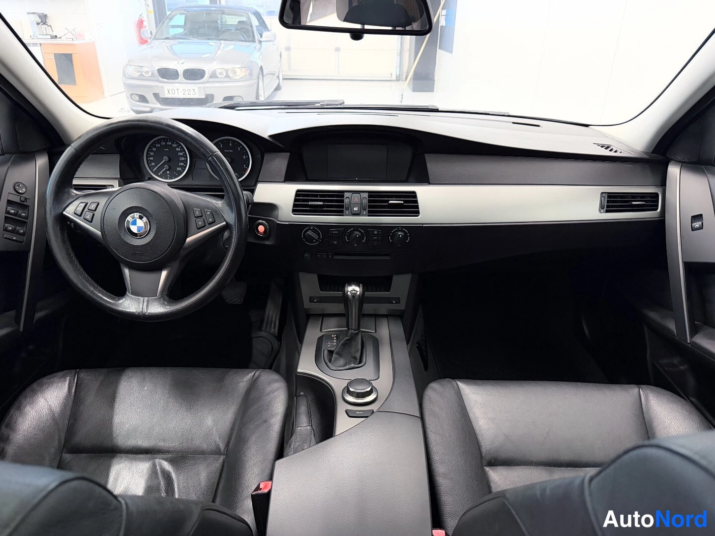 Hopea BMW 525i xDrive 2006, ohjaamo, kuva 9