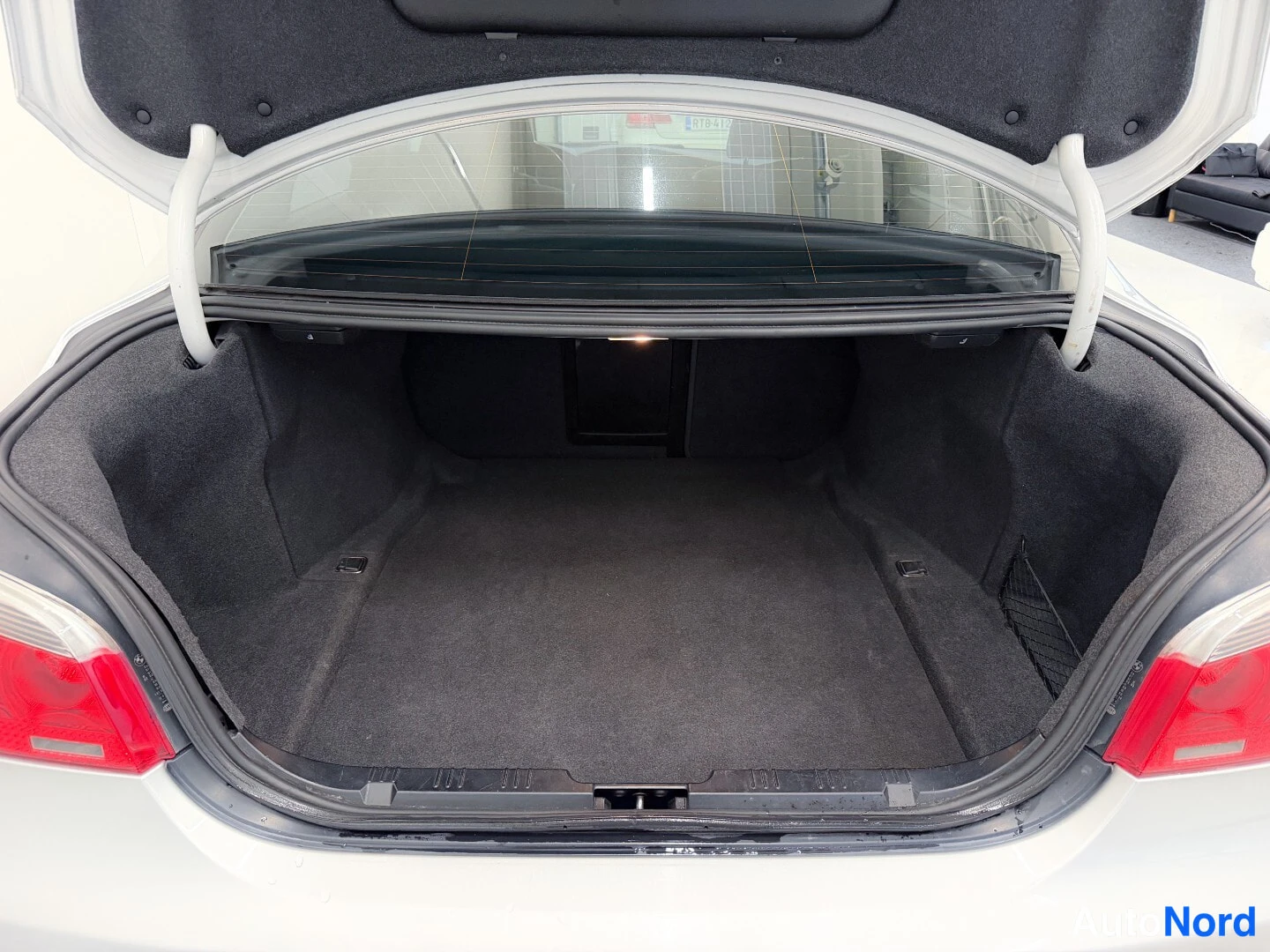 Hopea BMW 525i xDrive 2006, tavaratila, kuva 13