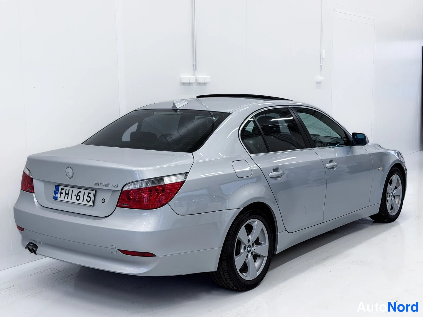 Hopea BMW 525i xDrive 2006, takaviisto, kuva 4