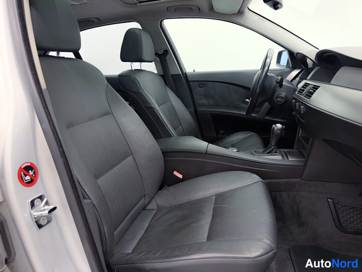 Hopea BMW 525i xDrive 2006, etuistuimet, kuva 10
